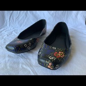 Nine West Comfiol Ballet Flats Black Floral sz 10M